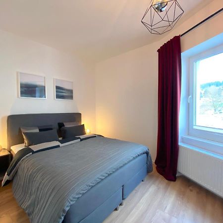 White Inn - Ferienwohnung Mit Terrasse 뮈르츠슐라크 외부 사진
