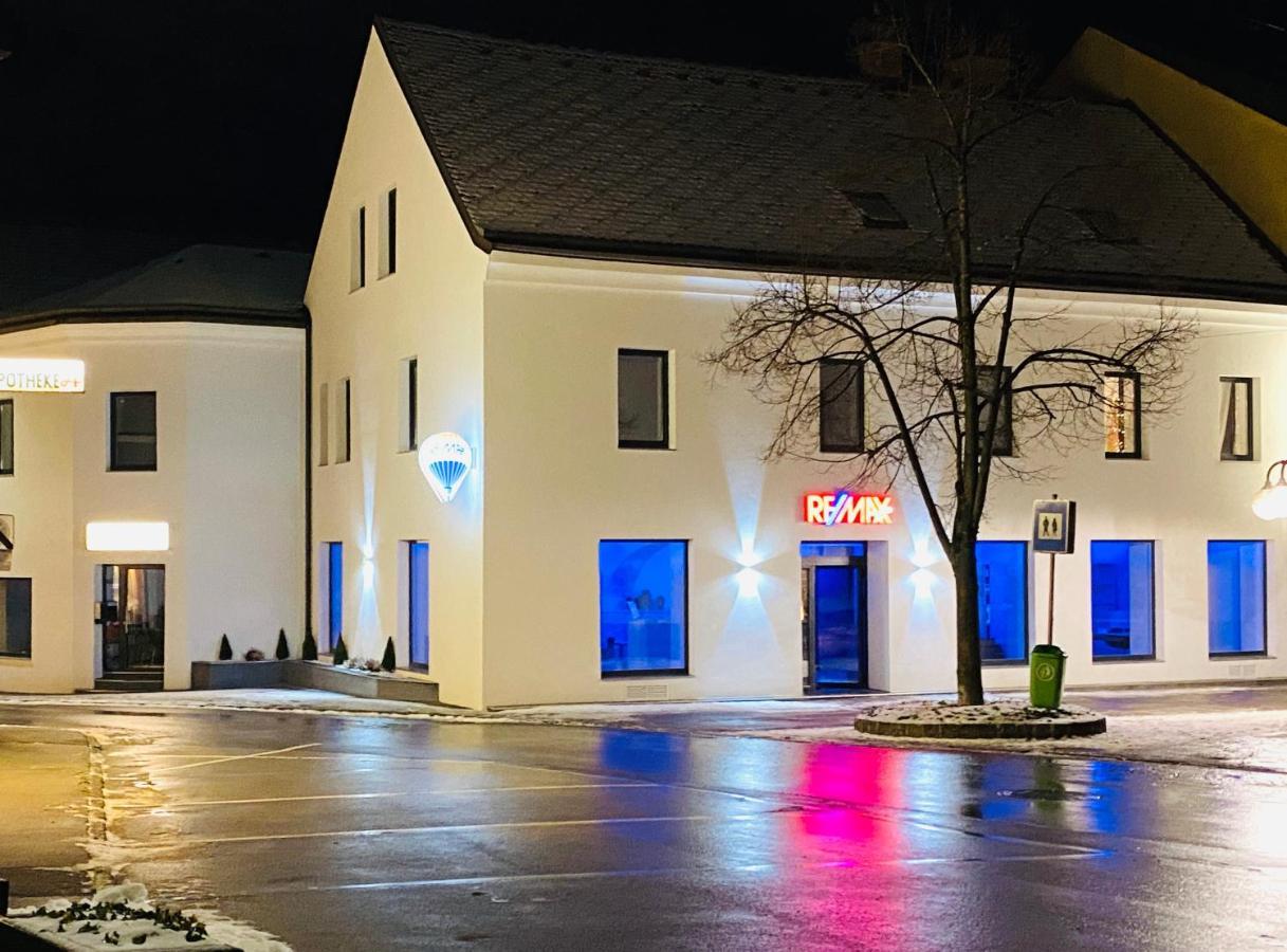 White Inn - Ferienwohnung Mit Terrasse 뮈르츠슐라크 외부 사진
