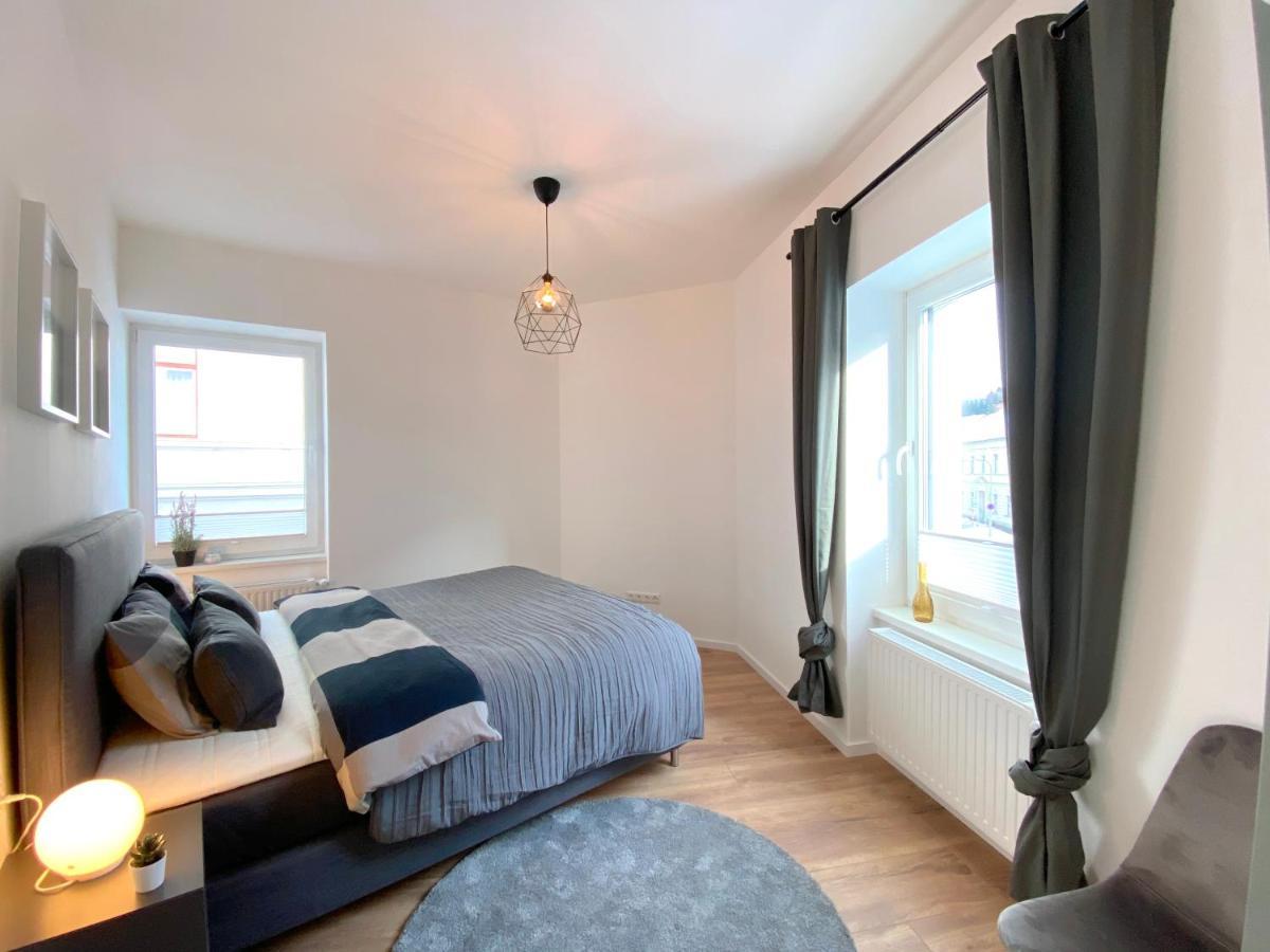 White Inn - Ferienwohnung Mit Terrasse 뮈르츠슐라크 외부 사진