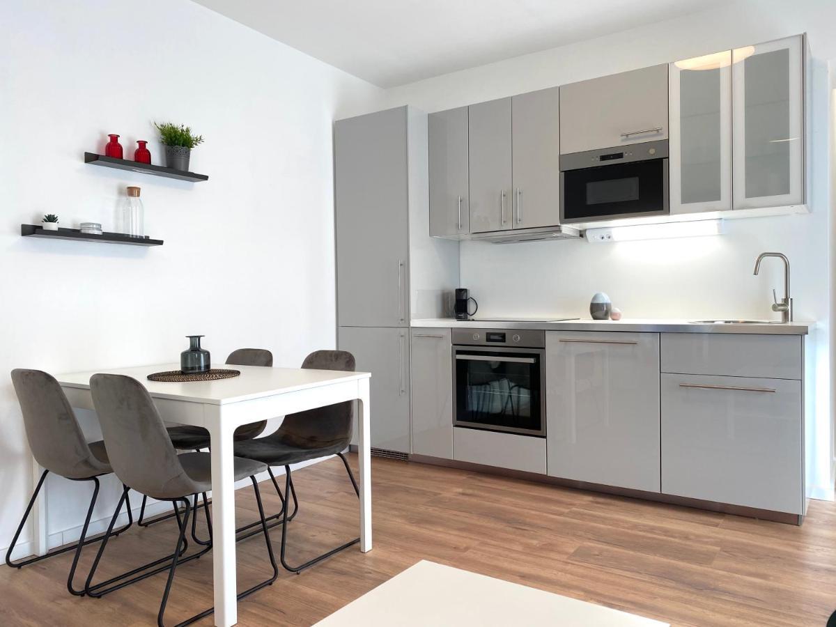 White Inn - Ferienwohnung Mit Terrasse 뮈르츠슐라크 외부 사진