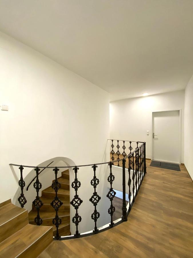 White Inn - Ferienwohnung Mit Terrasse 뮈르츠슐라크 외부 사진